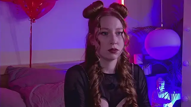 Snapshot of MiaEuphoria_ chatting on 02.18.26 MiaEuphoria online show from 02.18.26