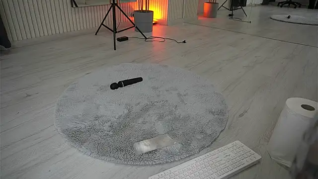 Snapshot of EmmaBlanco chatting on 10.08.25 EmmaBlanco online show from 10.08.25