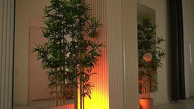 Snapshot of EmmaBlanco chatting on 12.22.25 EmmaBlanco online show from 12.22.25