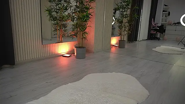 Snapshot of EmmaBlanco chatting on 02.24.26 EmmaBlanco online show from 02.24.26