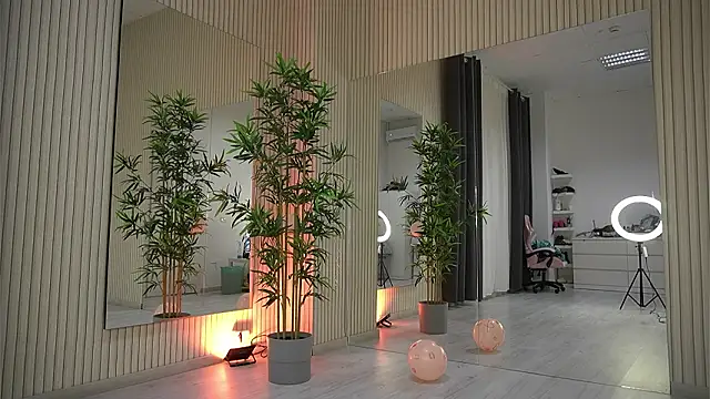 Snapshot of EmmaBlanco chatting on 02.28.26 EmmaBlanco online show from 02.28.26