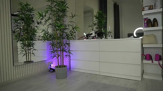 EmmaBlanco online show from 04.01.26