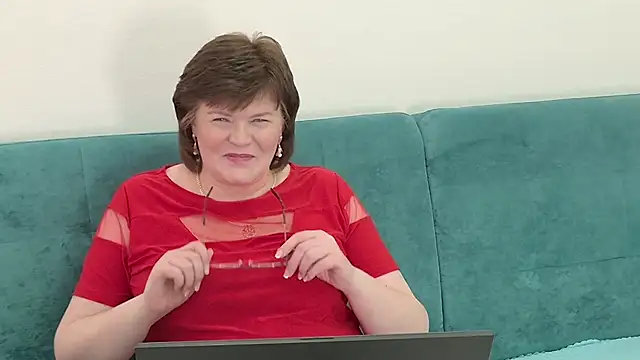 Snapshot of Sandra_Sunrise chatting on 10.31.25 Sandra Sunrise online show from 10.31.25