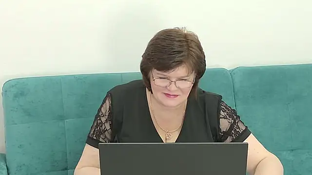 Snapshot of Sandra_Sunrise chatting on 11.28.25 Sandra Sunrise online show from 11.28.25