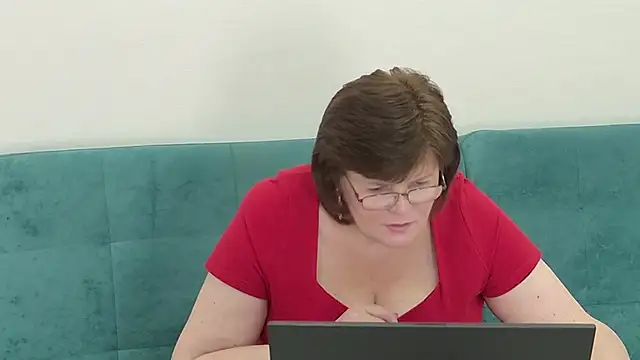 Snapshot of Sandra_Sunrise chatting on 11.30.25 Sandra Sunrise online show from 11.30.25