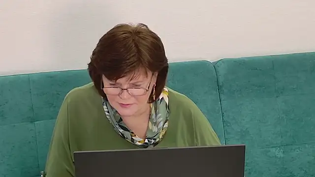 Snapshot of Sandra_Sunrise chatting on 12.14.25 Sandra Sunrise online show from 12.14.25