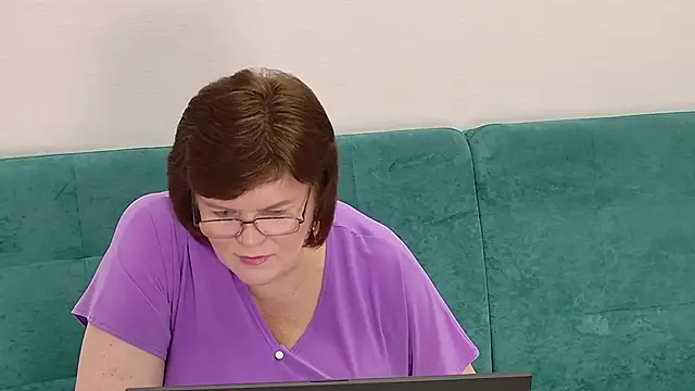 Snapshot of Sandra_Sunrise chatting on 12.18.25 Sandra Sunrise online show from 12.18.25