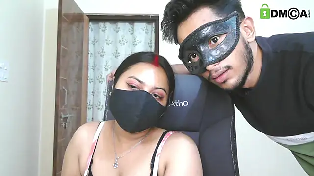 Snapshot of SassyWildCouple chatting on 05.08.26 SassyWildCouple online show from 05.08.26