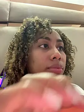 Snapshot of i_lulu chatting on 02.25.26 i lulu online show from 02.25.26