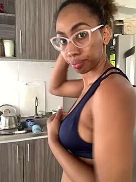 Snapshot of i_lulu chatting on 02.26.26 i lulu online show from 02.26.26