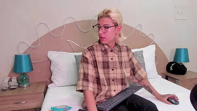 Enrrixxx  online show from 11.03.25