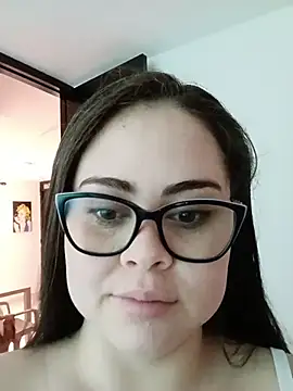 Snapshot of LolaVillalobos chatting on 04.20.26 LolaVillalobos online show from 04.20.26