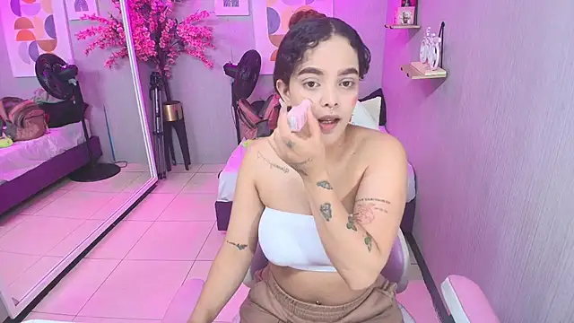 Snapshot of Maggy_t18 chatting on 05.21.26 Maggy t18 online show from 05.21.26