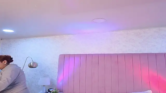 Snapshot of ZoeBenneti chatting on 09.19.25 ZoeBenneti online show from 09.19.25