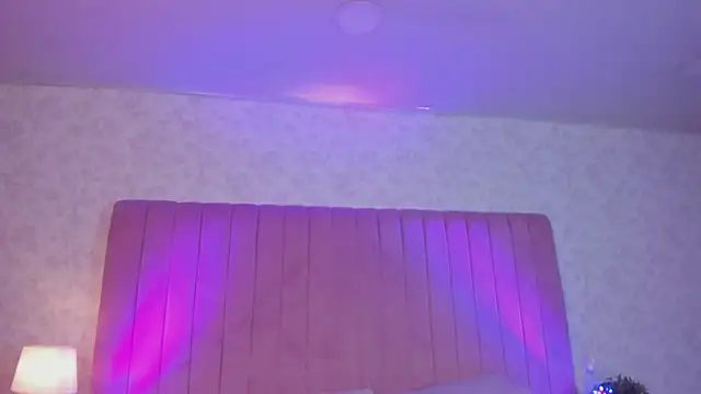 Snapshot of ZoeBenneti chatting on 10.03.25 ZoeBenneti online show from 10.03.25