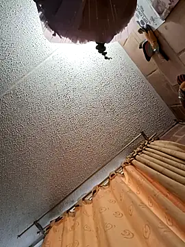 Snapshot of ZoeBenneti chatting on 10.08.25 ZoeBenneti online show from 10.08.25