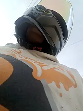 Snapshot of ZoeBenneti chatting on 10.27.25 ZoeBenneti online show from 10.27.25