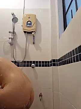 Snapshot of lirz06 chatting on 12.21.25 lirz06 online show from 12.21.25