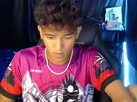Snapshot of kenbigcockxx chatting on 04.20.26 kenbigcockxx online show from 04.20.26