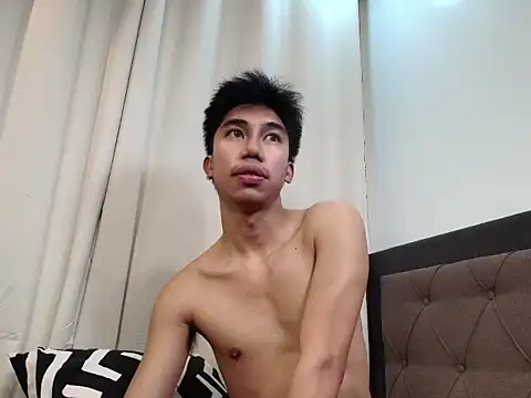 Snapshot of Ur_pinoyhotbrix chatting on 04.28.26 Ur pinoyhotbrix online show from 04.28.26