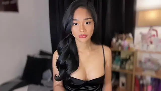 HoleeLaura online show from 10.06.25