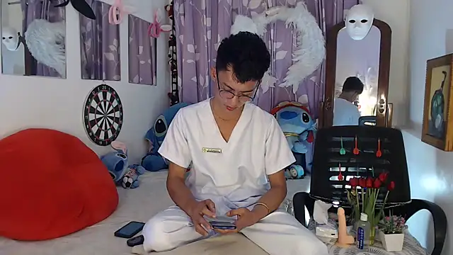 Snapshot of good_boy_in_bed chatting on 09.29.25 good boy in bed online show from 09.29.25