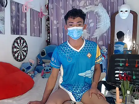 Snapshot of good_boy_in_bed chatting on 09.30.25 good boy in bed online show from 09.30.25