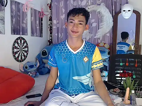 Snapshot of good_boy_in_bed chatting on 10.03.25 good boy in bed online show from 10.03.25