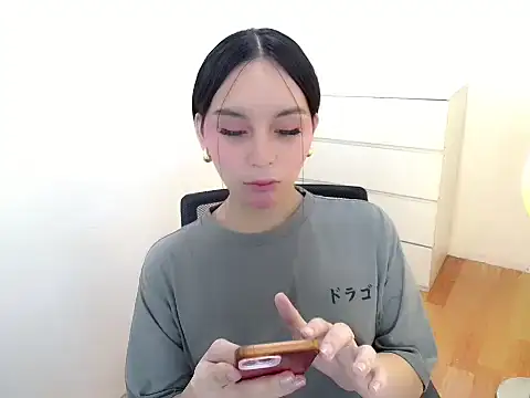 holly tabby online show from 09.11.25