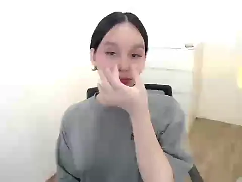 holly tabby online show from 10.17.25