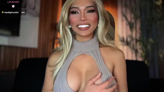 Snapshot of Huntress_xxx chatting on 06.20.26 Huntress xxx online show from 06.20.26