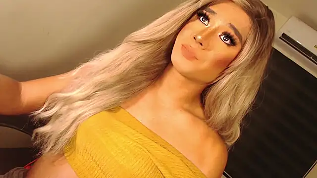 SissifyMeNow online show from 10.25.25