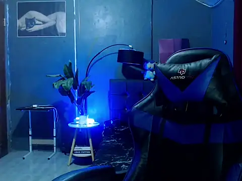 Snapshot of urtranspinay chatting on 10.12.25 urtranspinay online show from 10.12.25