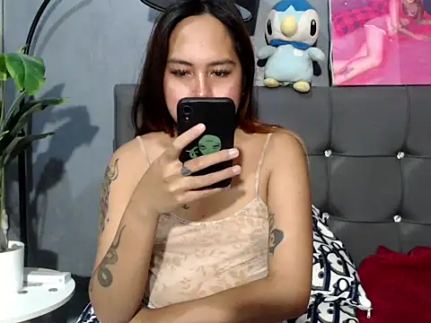 Snapshot of urtranspinay chatting on 11.05.25 urtranspinay online show from 11.05.25