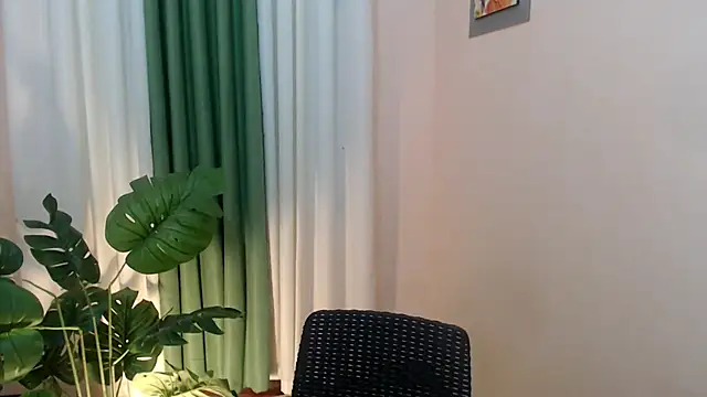 Snapshot of annathompsonxx chatting on 09.30.25 annathompsonxx online show from 09.30.25