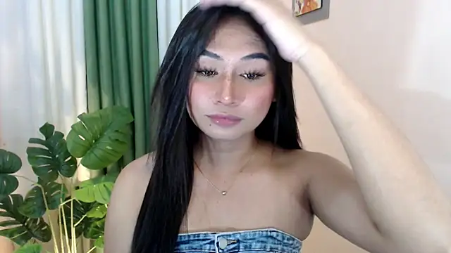 Snapshot of annathompsonxx chatting on 10.07.25 annathompsonxx online show from 10.07.25