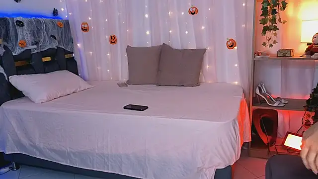 anitaglow online show from 10.23.25