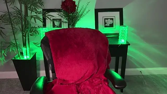 ItsNikki online show from 02.16.26