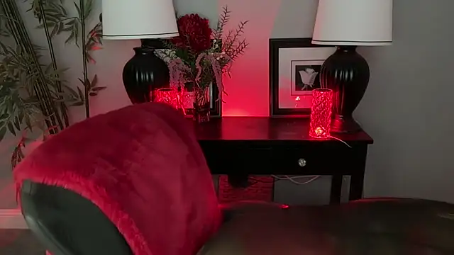 ItsNikki online show from 03.10.26