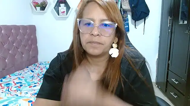 Snapshot of cristydirtyhot chatting on 04.26.26 cristydirtyhot online show from 04.26.26