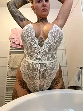 Snapshot of Jasmina-Joy chatting on 11.17.25 Jasmina-Joy online show from 11.17.25