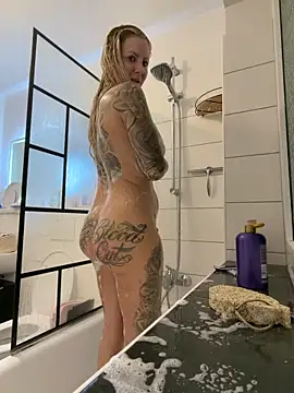 Snapshot of Jasmina-Joy chatting on 12.16.25 Jasmina-Joy online show from 12.16.25