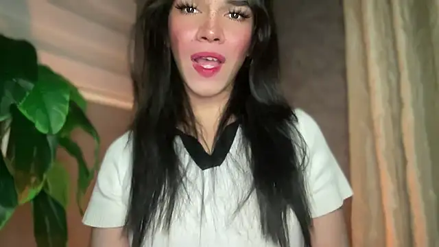 Snapshot of Misselliefayexxx chatting on 09.14.25 Misselliefayexxx online show from 09.14.25