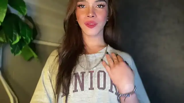 Snapshot of Misselliefayexxx chatting on 11.29.25 Misselliefayexxx online show from 11.29.25