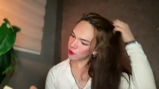 Snapshot of Misselliefayexxx chatting on 12.20.25 Misselliefayexxx online show from 12.20.25