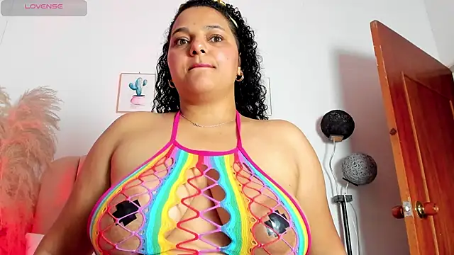 Snapshot of _aithanaa_ chatting on 09.17.25  aithanaa  online show from 09.17.25