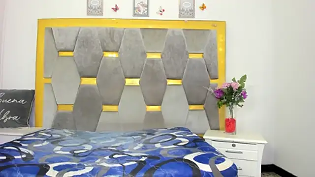 Snapshot of AliyahBrowns chatting on 12.04.25 AliyahBrowns online show from 12.04.25