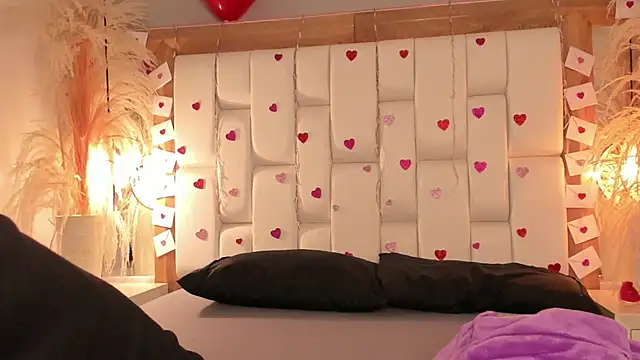 Daphne And Roger online show from 02.16.26