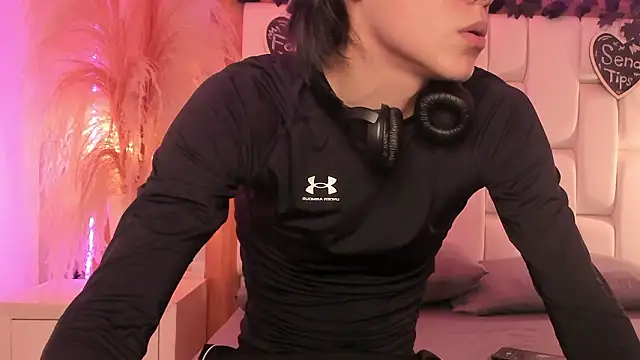 Snapshot of Daphne_And_Roger chatting on 03.13.26 Daphne And Roger online show from 03.13.26