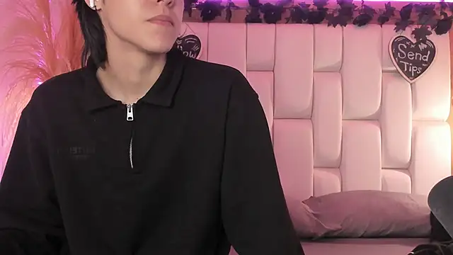 Snapshot of Daphne_And_Roger chatting on 03.17.26 Daphne And Roger online show from 03.17.26